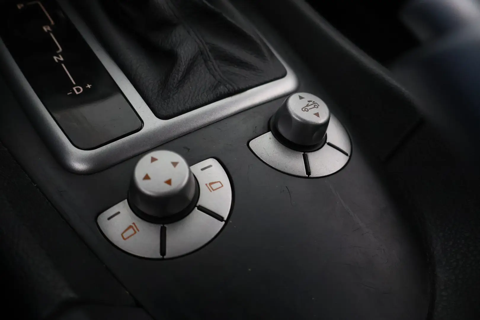 Car Image - 5CYg7B1afyyczUASzCwrWe