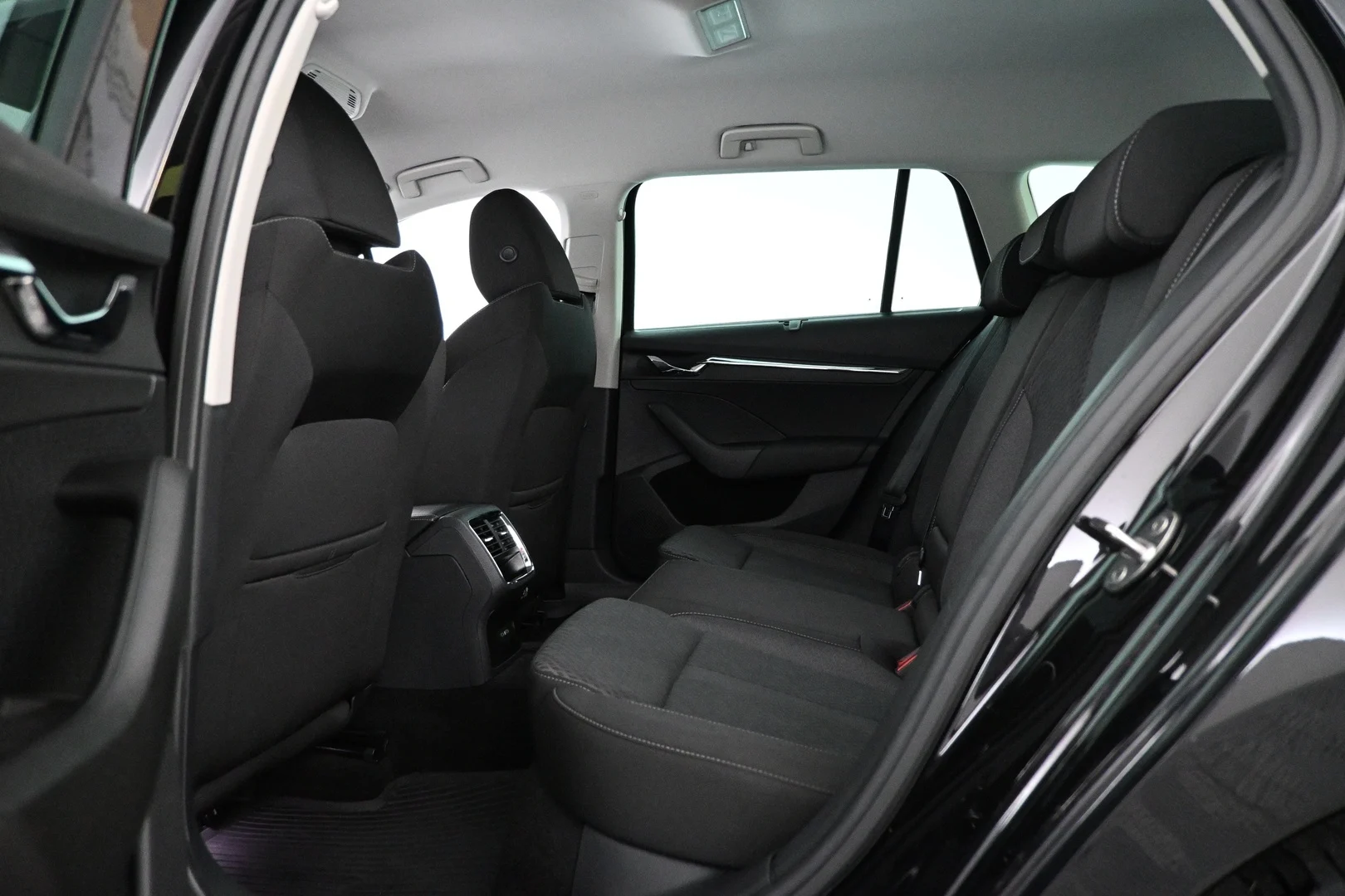 Car Image - 5whEvDPqajI7yJEuqdG7oI