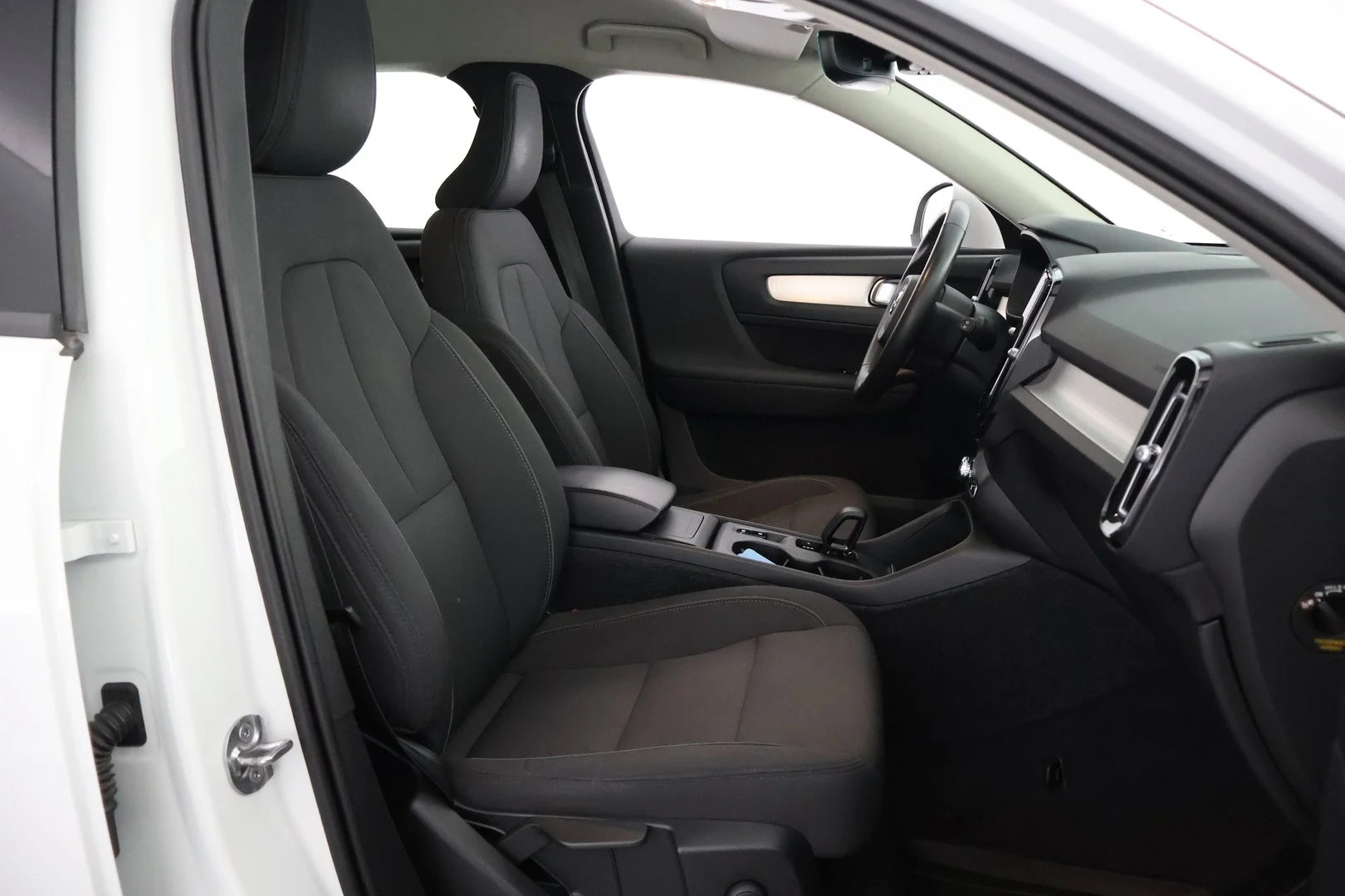 Car Image - 40dtQzLDzg7l5wRealjv08