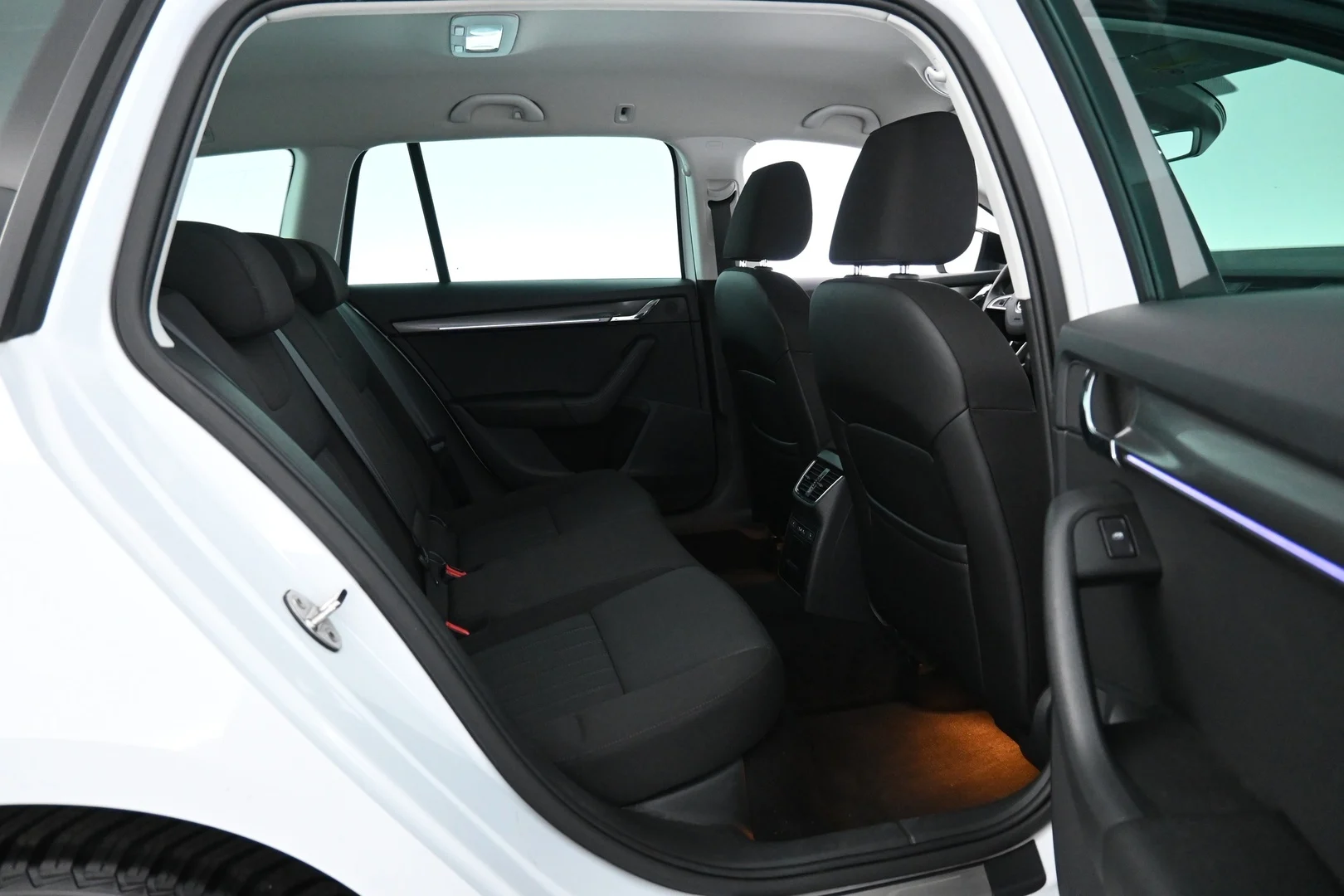Car Image - 5dZYfmi7JaTR01KH4JQJJ1