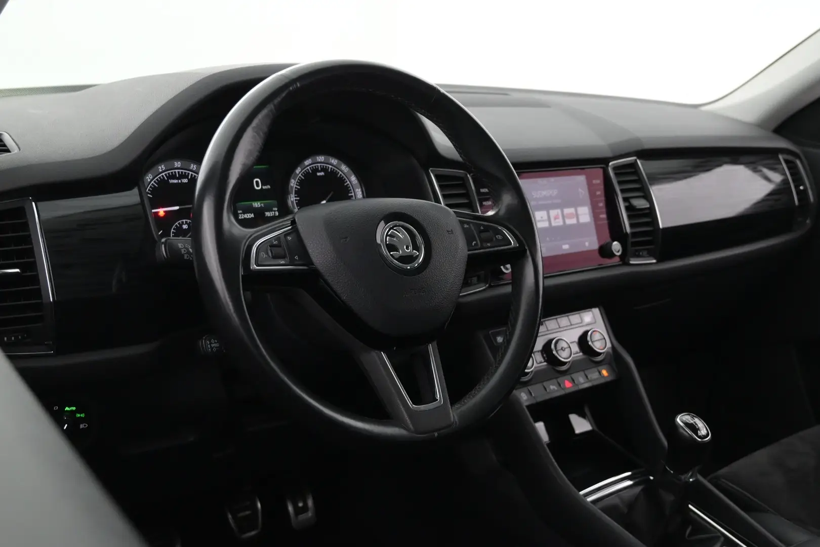 Car Image - 6VAlMILiVP9J8KbHu6L2pJ