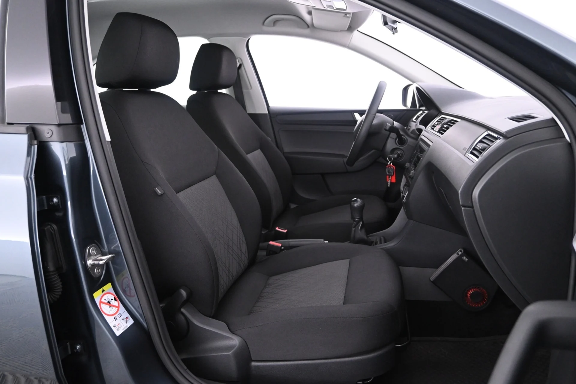 Car Image - 6yRLSHwz0ZXyvYvbsMPQ3x