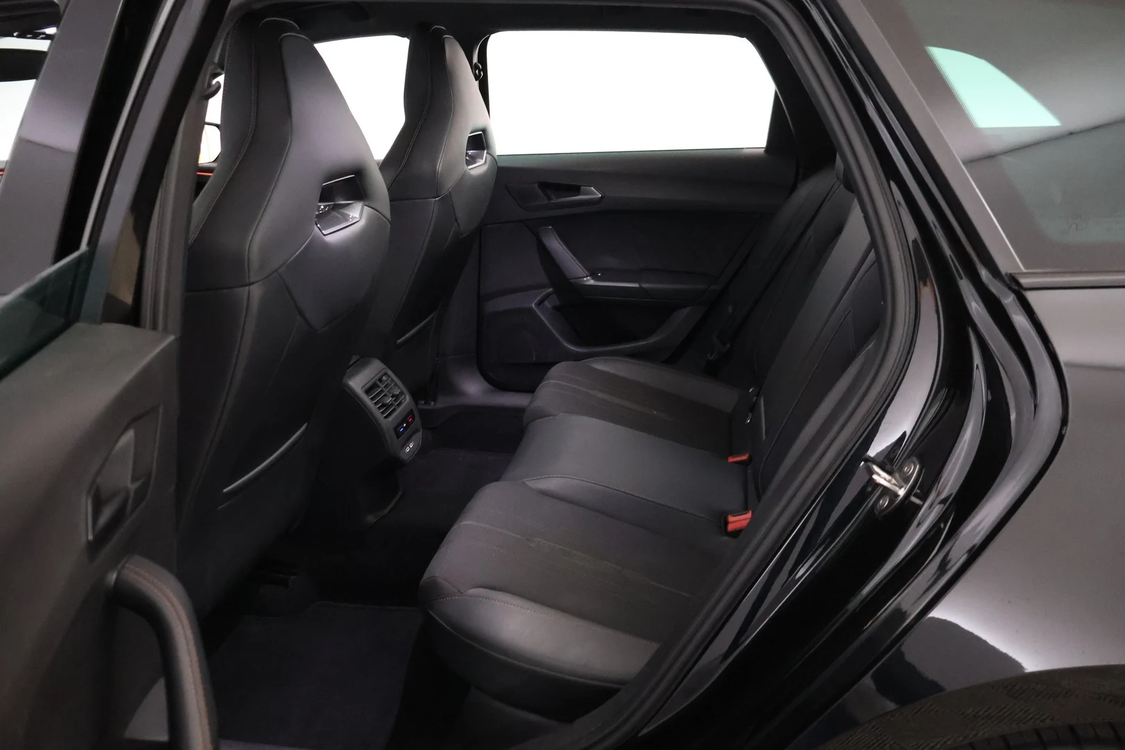 Car Image - 4uWI7XTIFAPE5SHtmm8Vdh