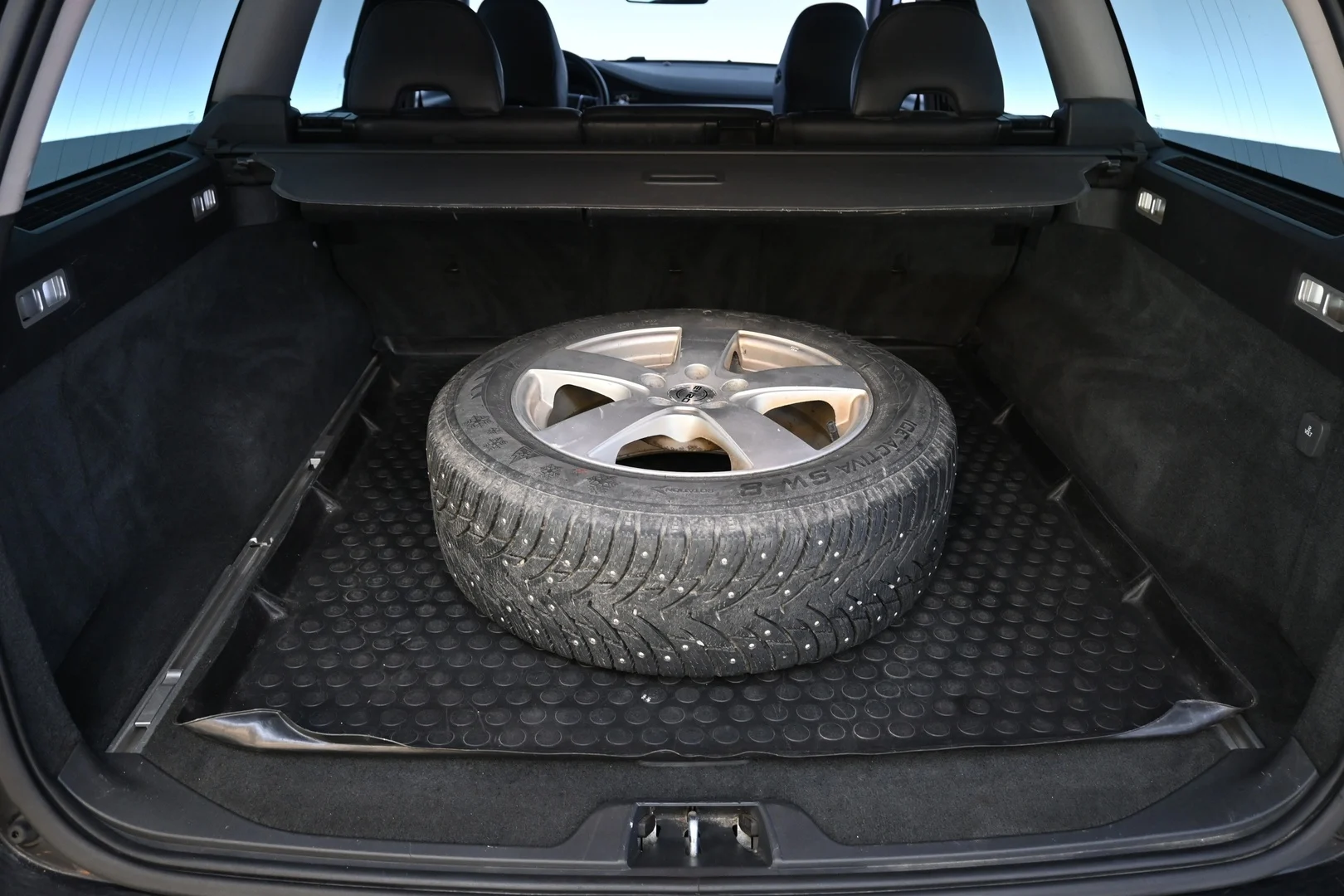 Car Image - 1fiWFNebIl7rt8qbSZF1Fw