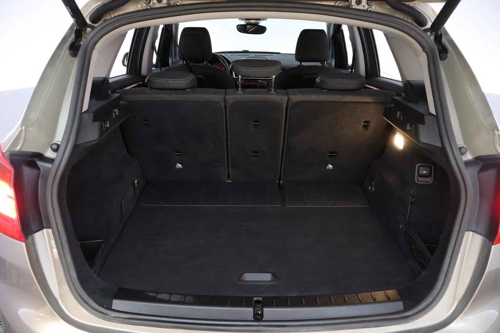 Car Image - 5U9jrrJv3mzmF4vkOO1ZXp
