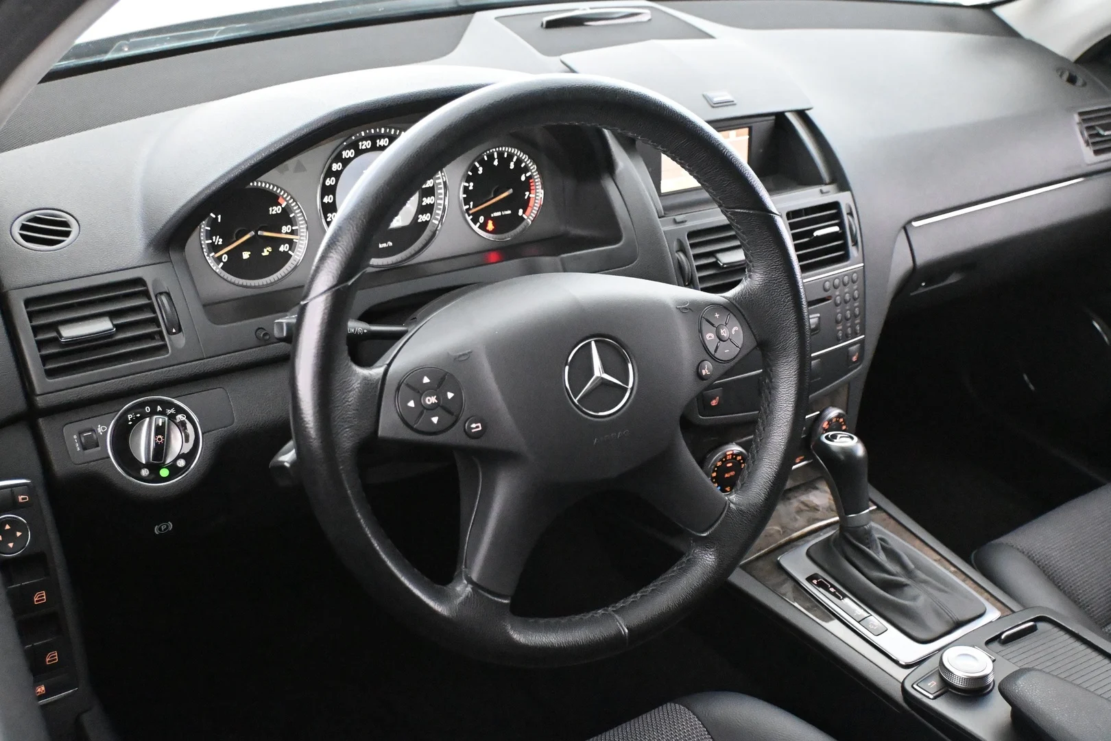Car Image - 6LnQz9kXB9oe2inl1YyRWg