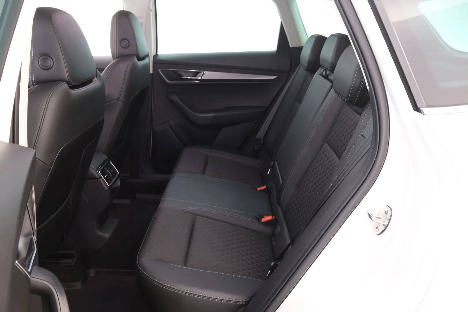 Car Image - 6HlyeyhtvTn4Teg5l5nDWd