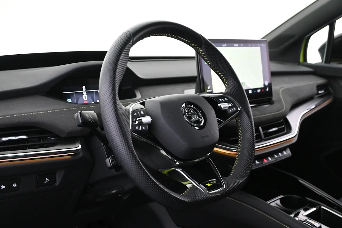 Car Image - 012xju1q0ZqMcLCweAMiKZ