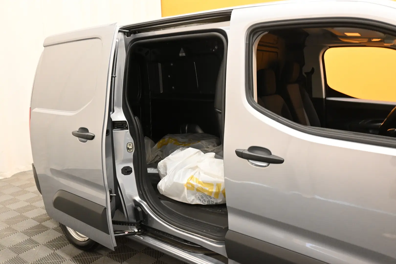 Car Image - 191h5EDRaymnHW4WA31KnX