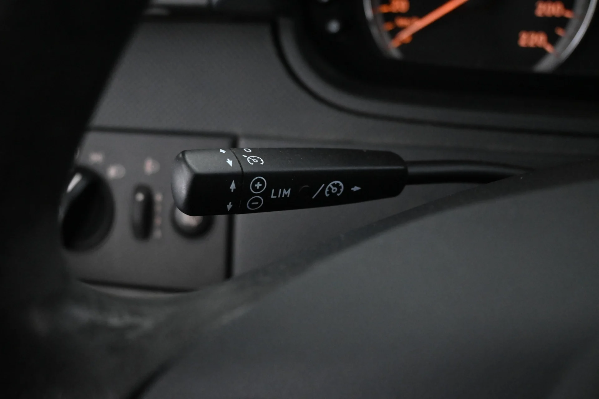 Car Image - 166a2ayWlJuLXJErwGQ7l4