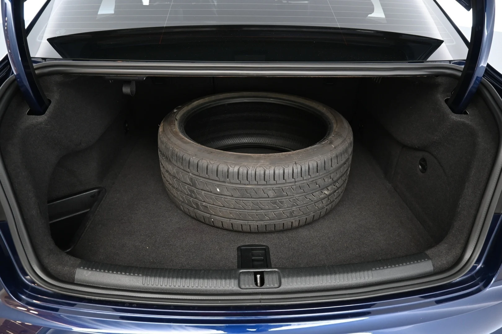 Car Image - 8kDFMep7B0TqoZaKa56U7