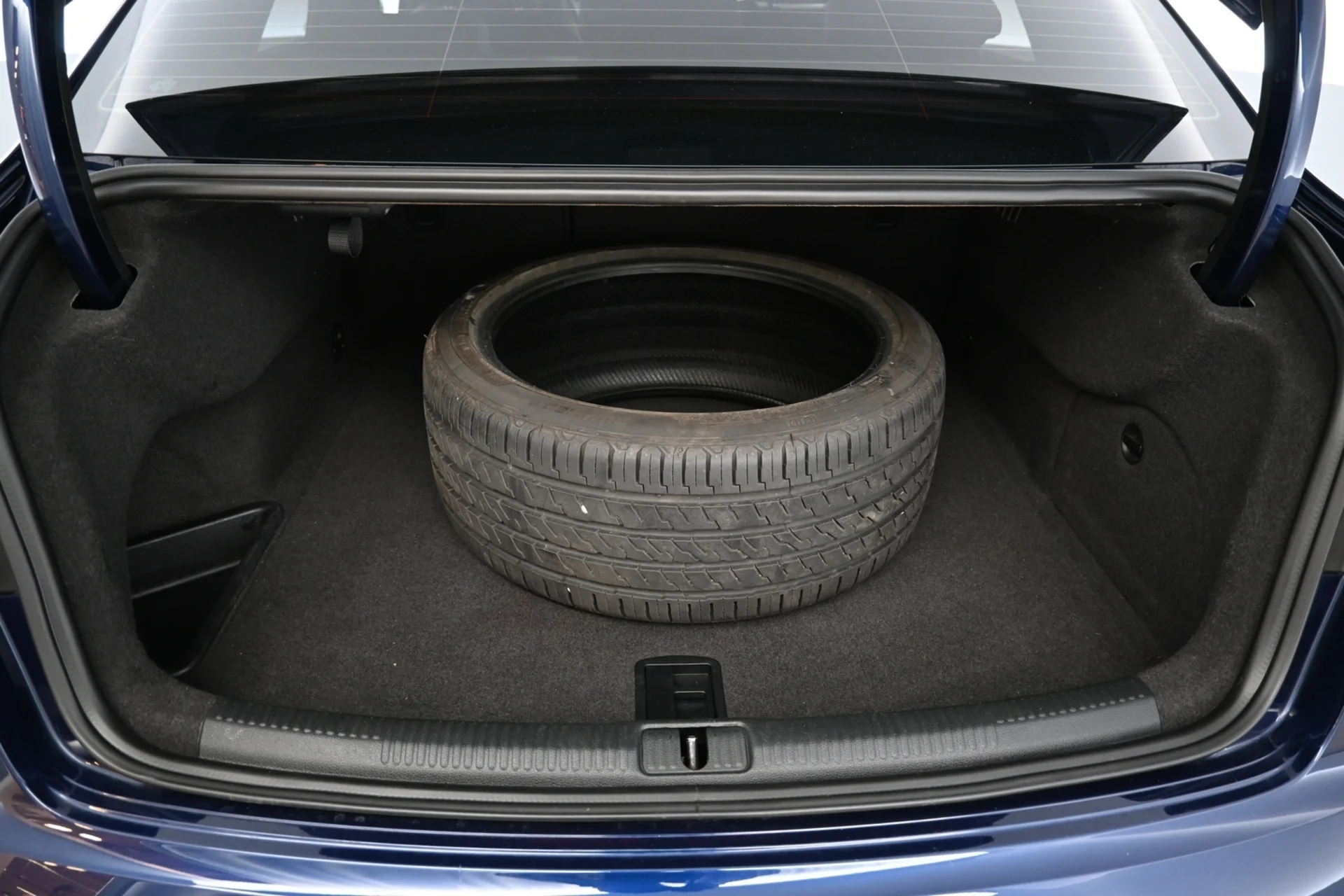 Car Image - 8kDFMep7B0TqoZaKa56U7