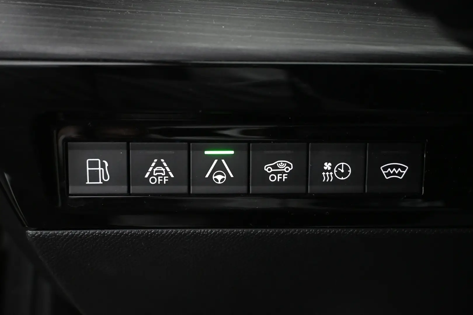 Car Image - 6yn69QwIVBZNQzr3Ewh0hU