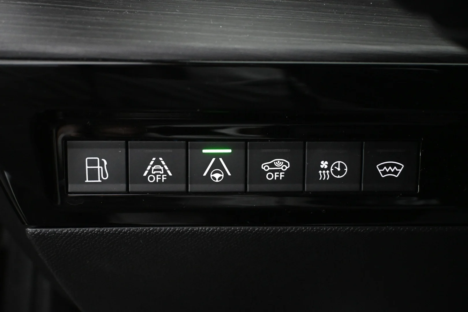 Car Image - 6yn69QwIVBZNQzr3Ewh0hU