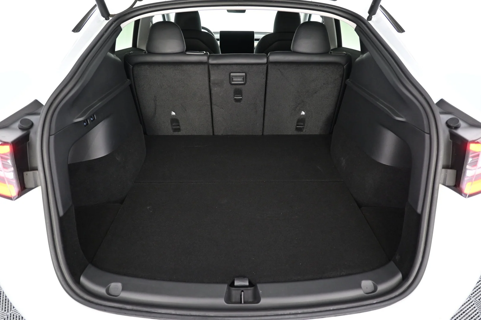 Car Image - 2iOOHCR2fNRnmUWcoJ4E7J