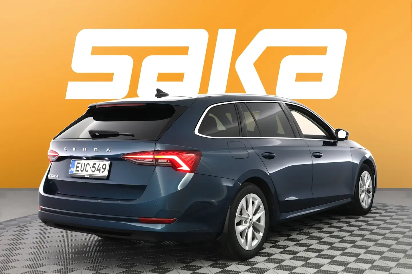 Car Image - 3quGSsFFB9dXdDe9BsKdcb