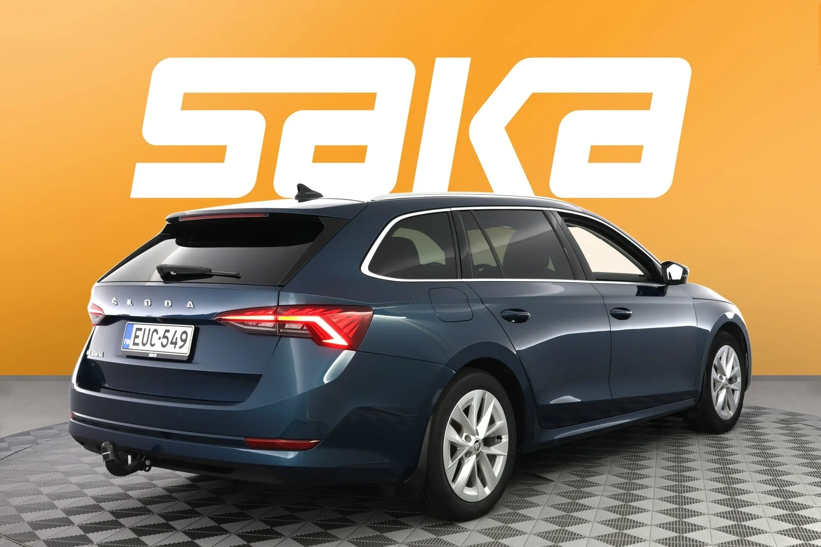 Car Image - 3quGSsFFB9dXdDe9BsKdcb