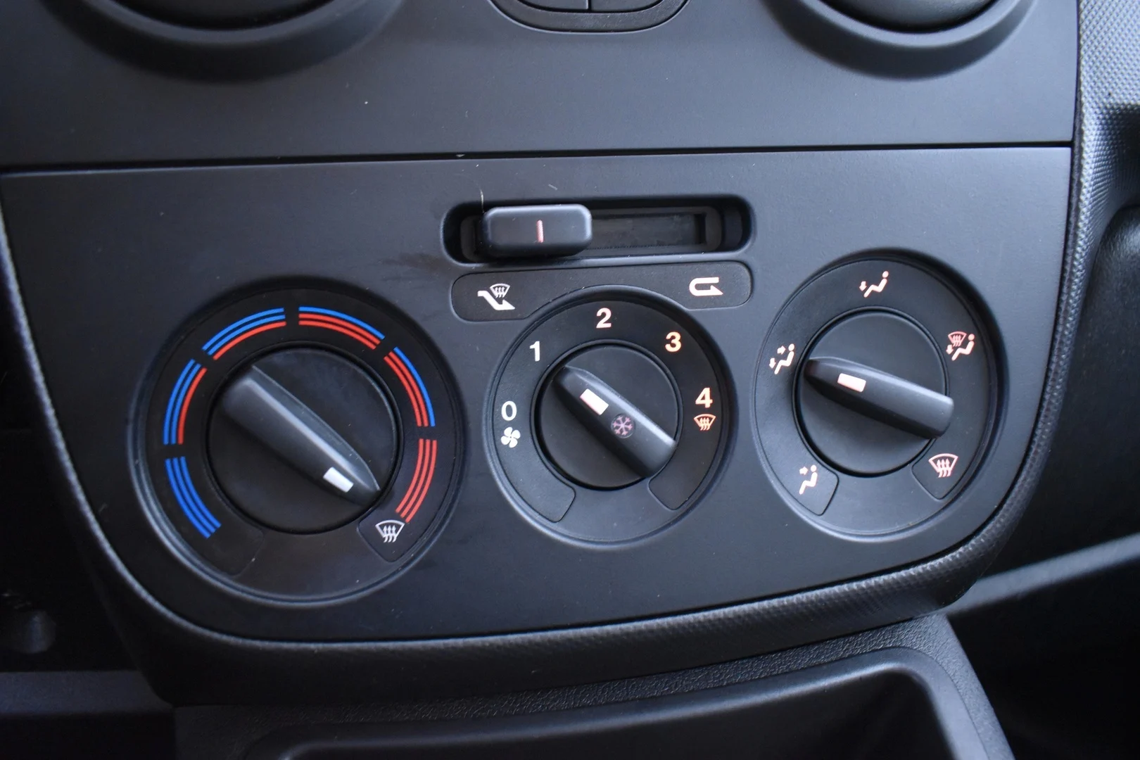 Car Image - 2xJPEavCjOPXiBxy7RZ3Db