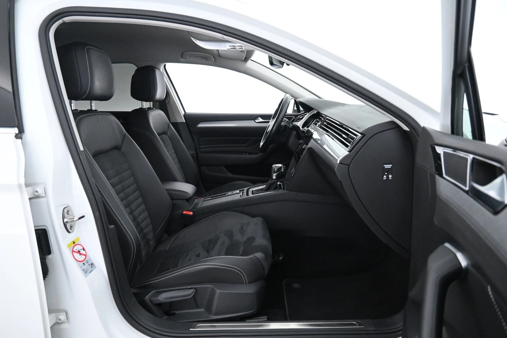 Car Image - 3ZcTS4GAyuLLJl7HdsAbTs