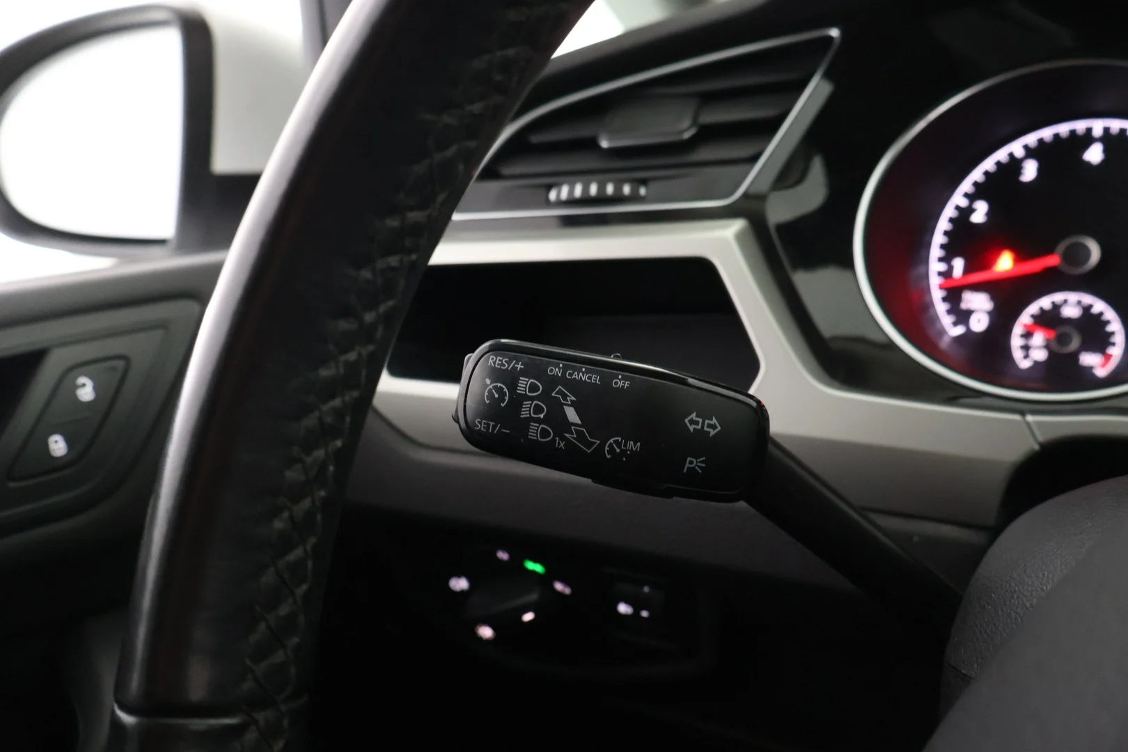 Car Image - 1P26KiwWBu3Xxjz8QFO32N