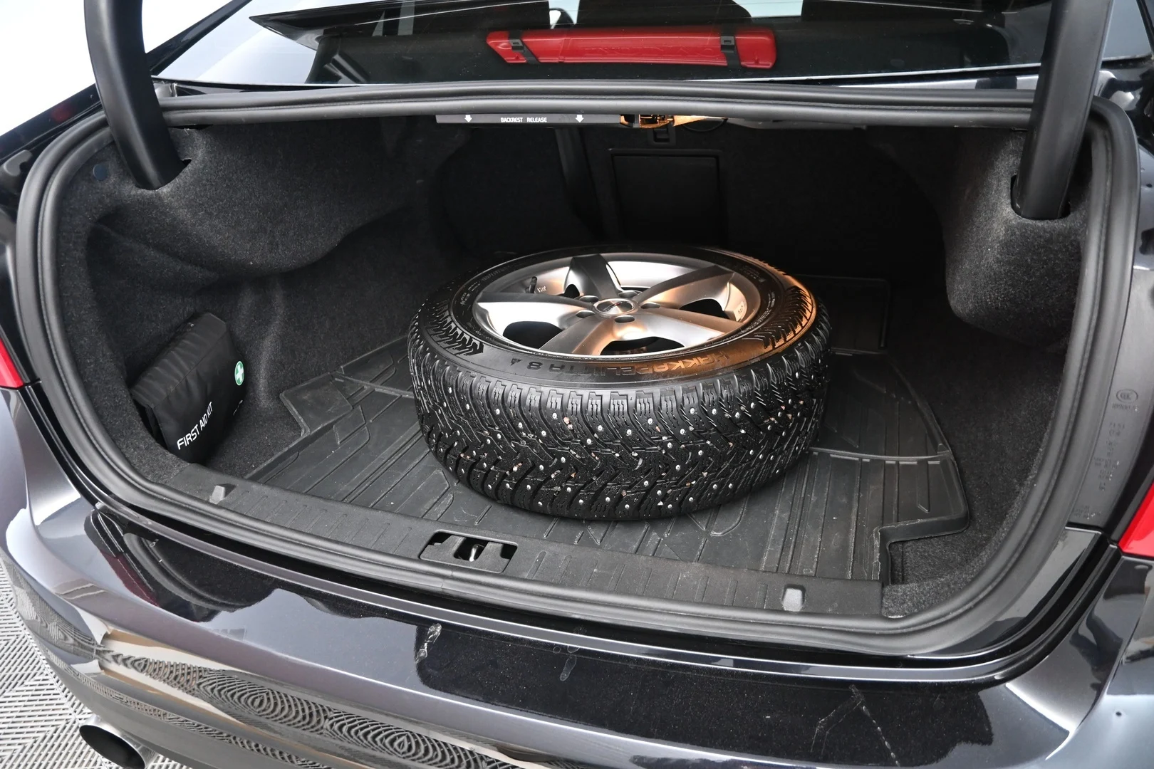 Car Image - 4P1YR2oUCeiIVDSBqENNZG