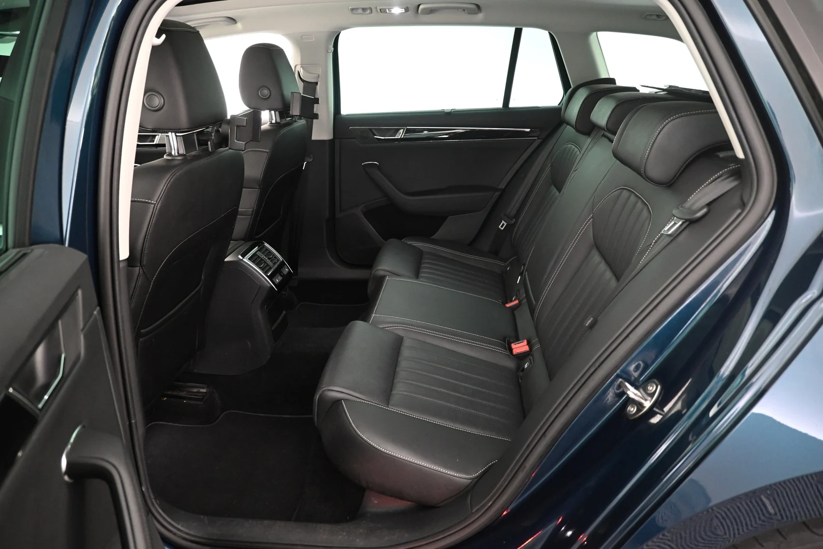 Car Image - 3luBQg5DFdaNvQyb7UHtwK