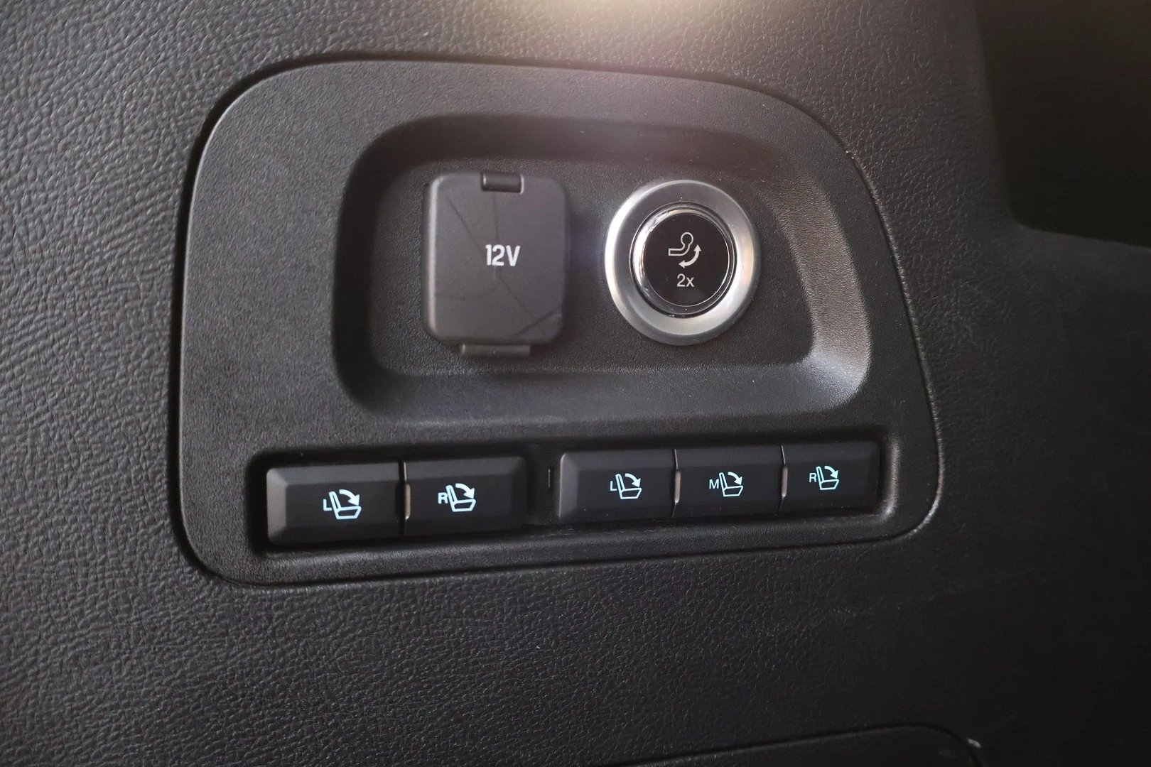 Car Image - 4sNHXo7pHK1OJcnVwJD1kN