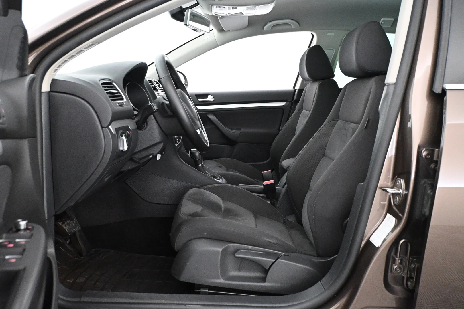 Car Image - 6Nvo61IOhbCqdvRks9lfdB