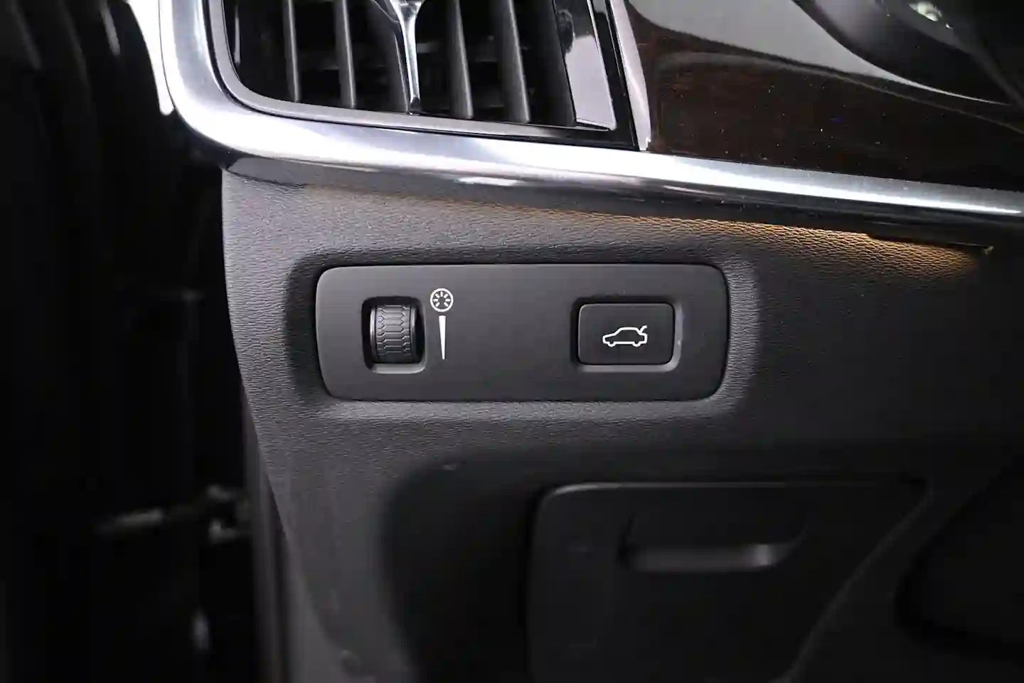 Car Image - 3fY7gm4w2WFcDjXAzPETkJ