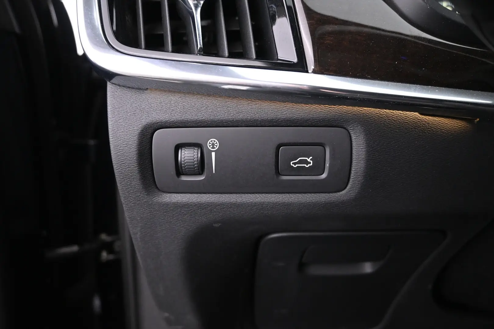 Car Image - 3fY7gm4w2WFcDjXAzPETkJ