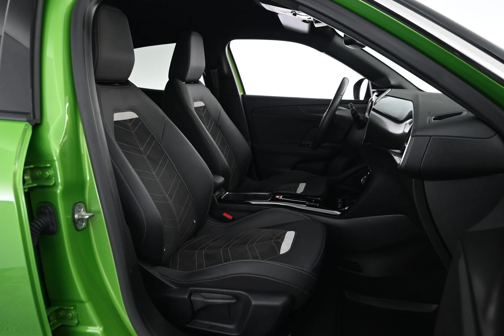 Car Image - MQAMostBLpmD1yynrSyfX