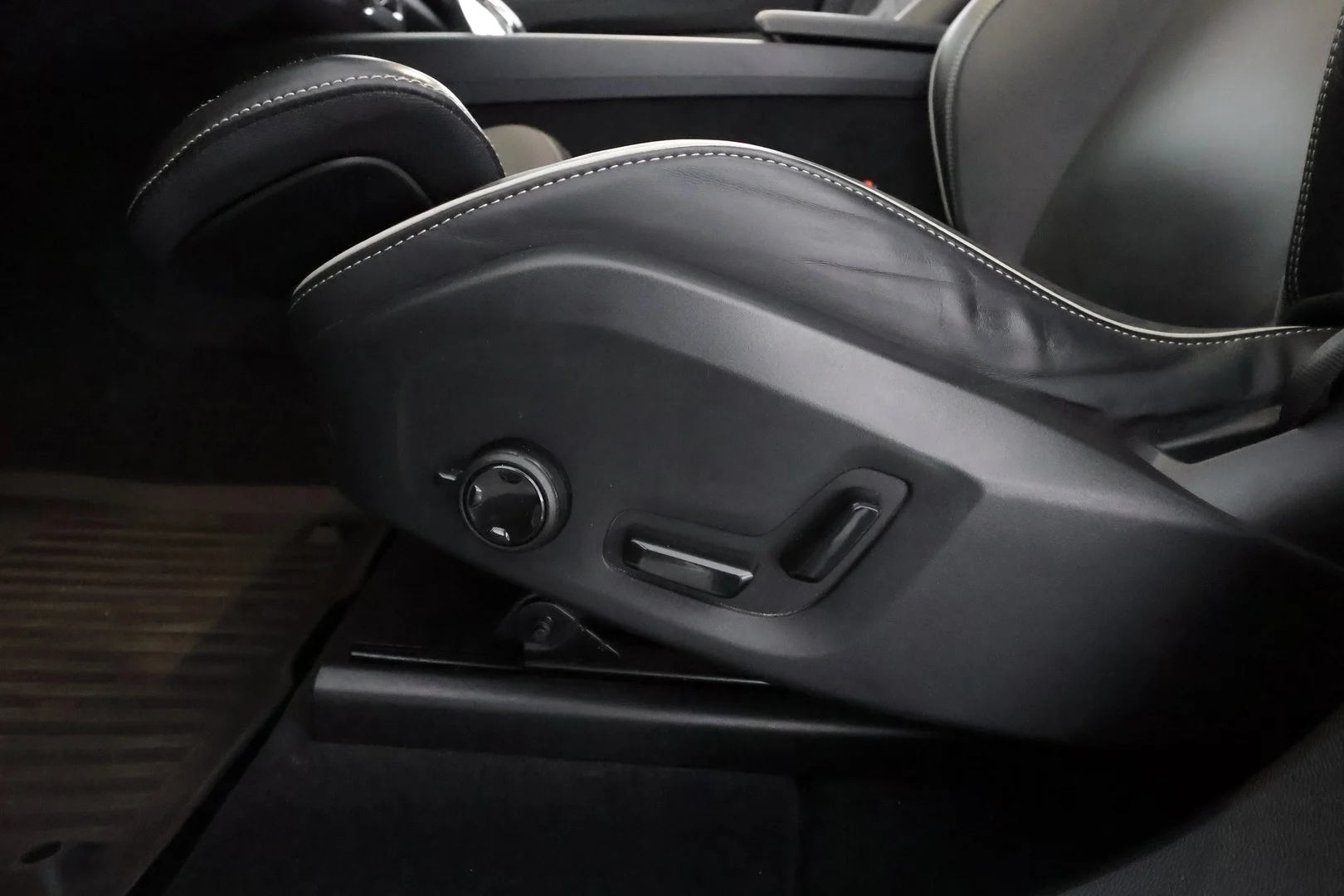 Car Image - 6nZSsMKbxZZ1lDVRpMxGm0