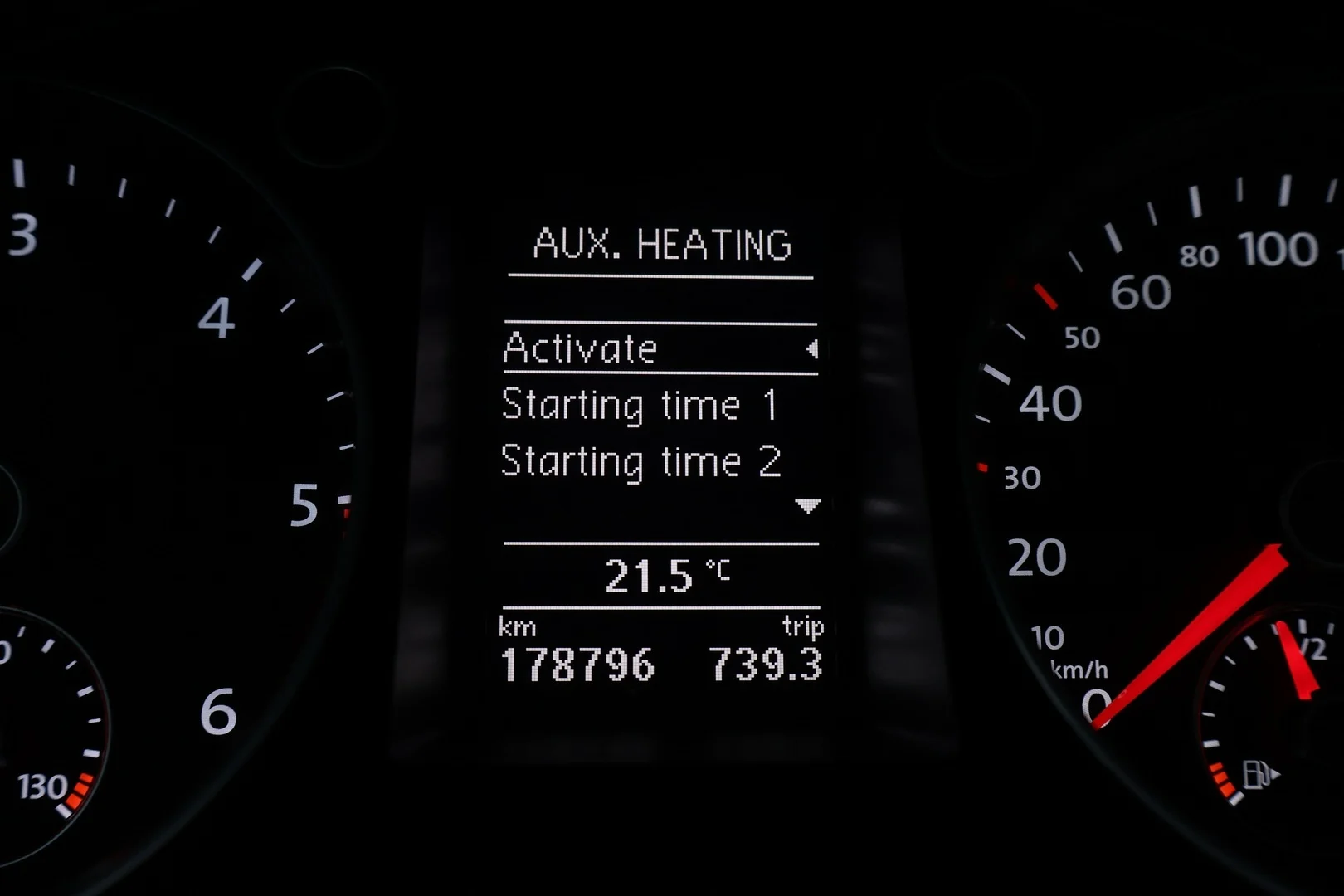 Car Image - 2wQM8zPH1M8Nhjryg4pIwE