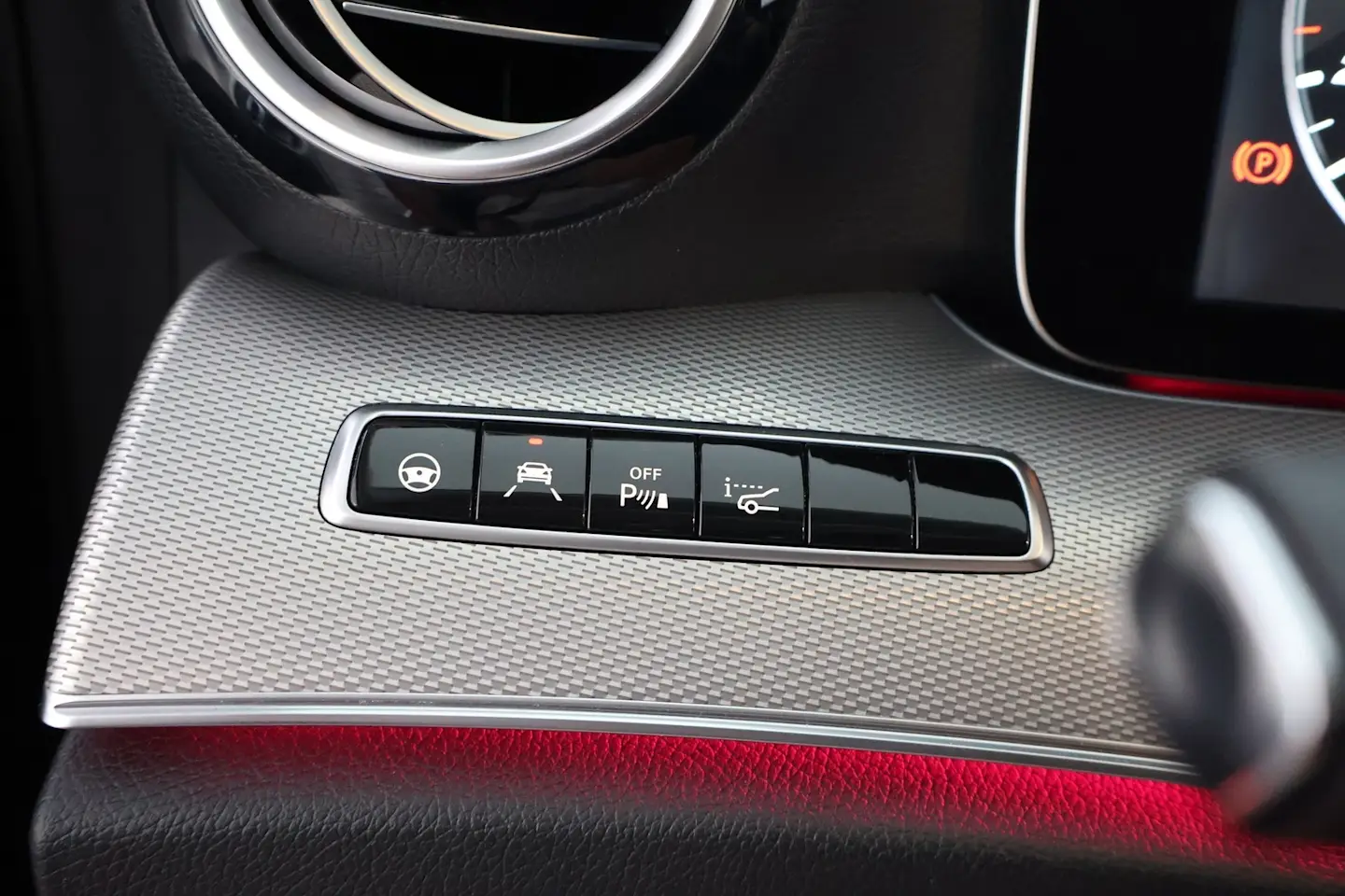Car Image - 4Ncl7J2RXruZazxtrIAu7g