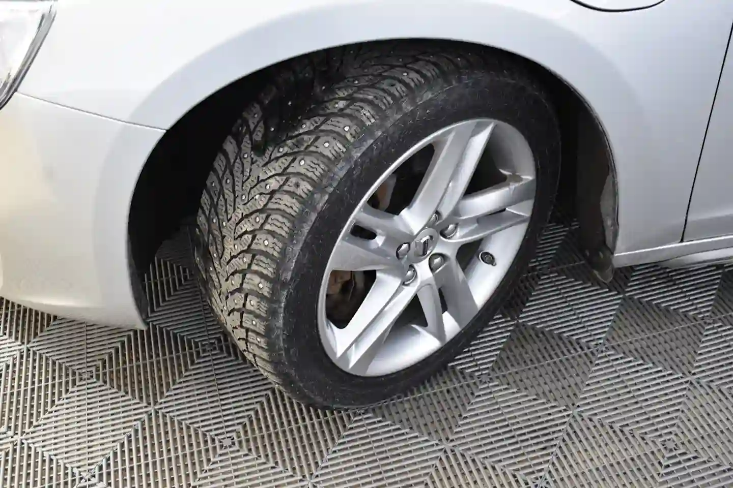 Car Image - 2ecGrzxKAuZZNgQFm3FuUj