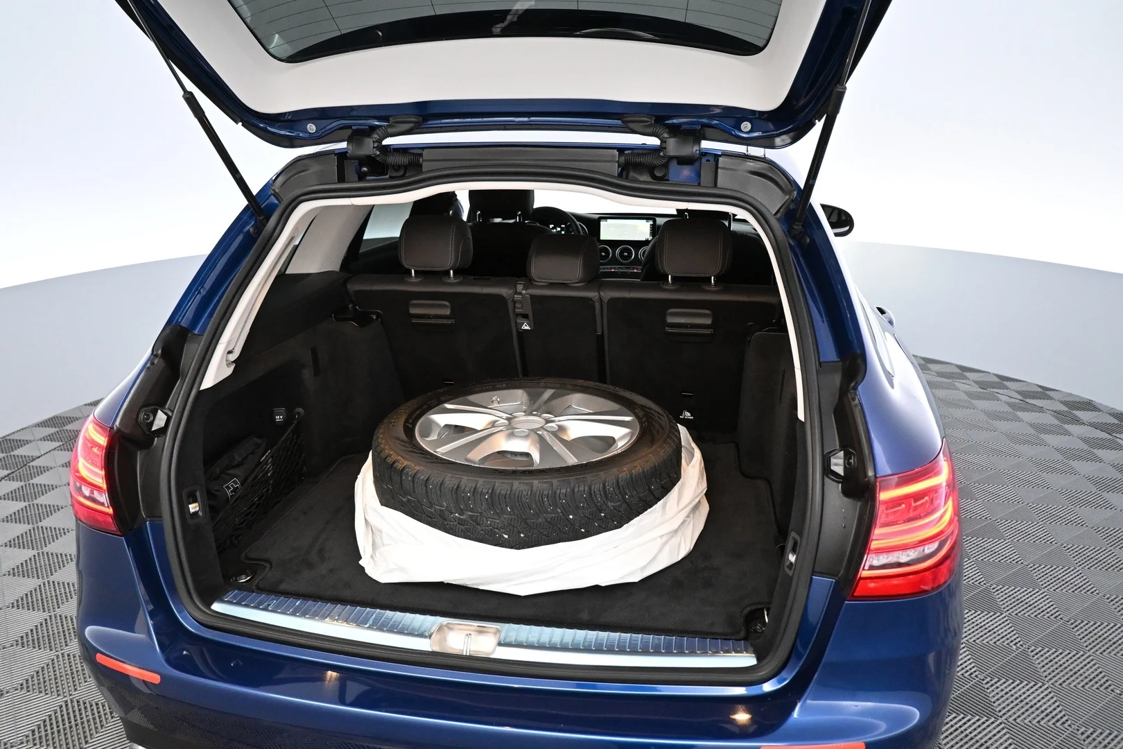 Car Image - 5VJUoan3R2eJA8A6WUd6Ev