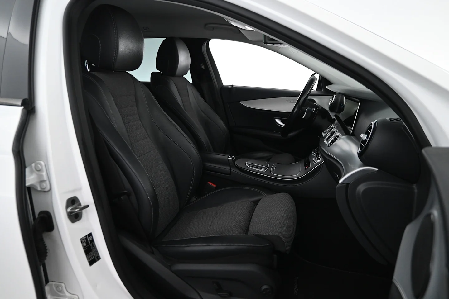 Car Image - 5kq6VLMW6qDa81fOZvqhb2