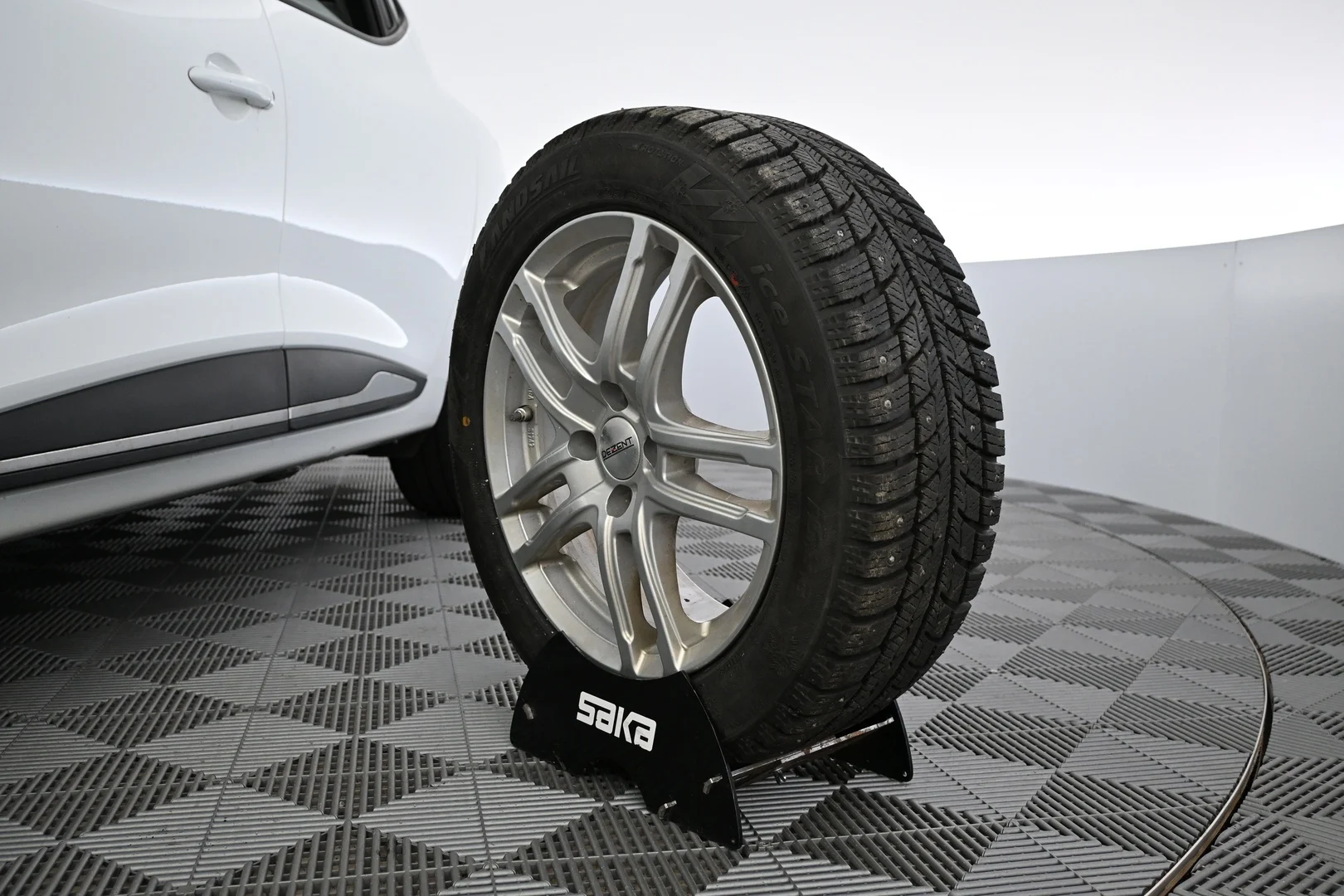 Car Image - 6Y05SVGcsh1BhMNandMOzw