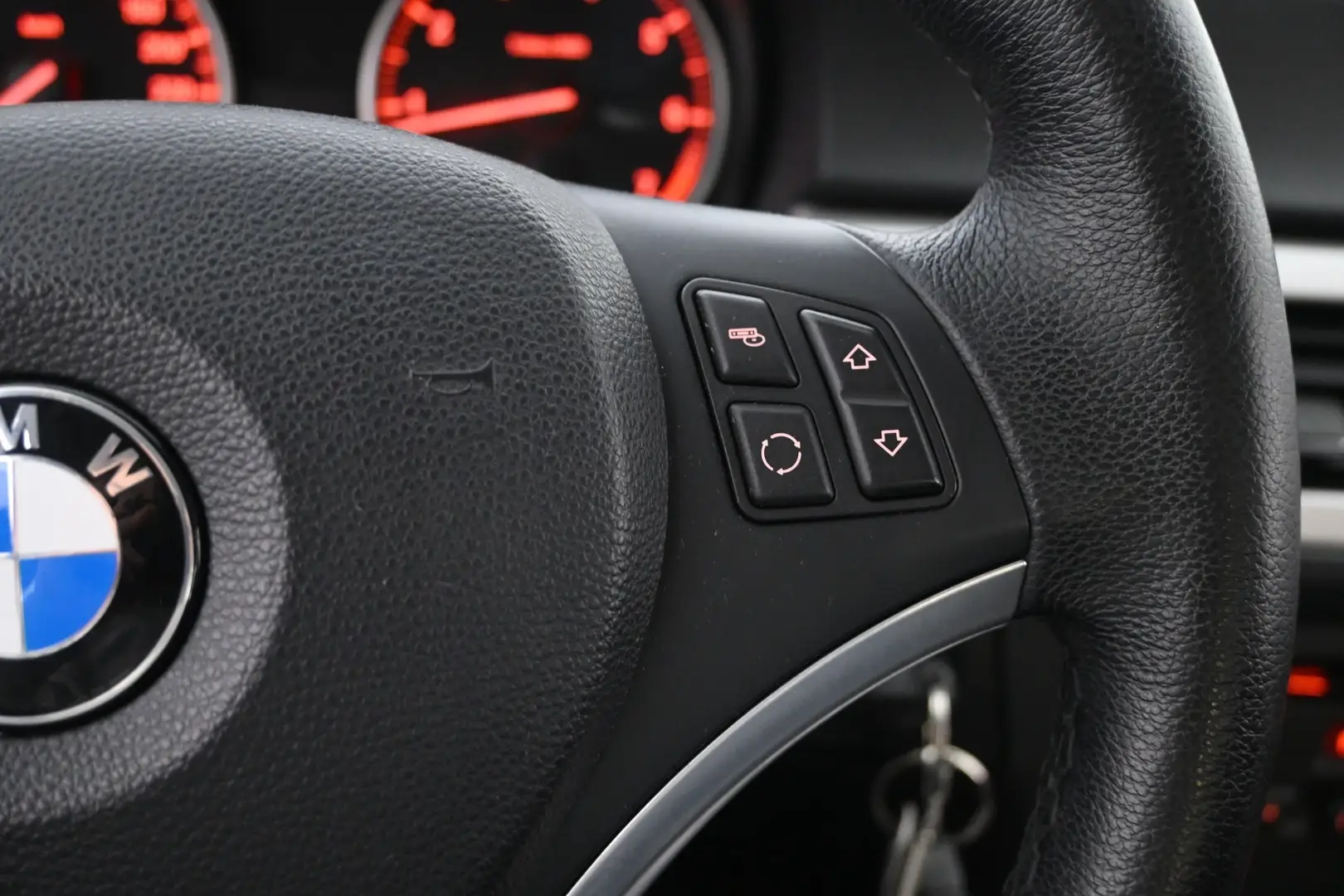 Car Image - 14RqUd3JJGyKiU7n9ujXxF