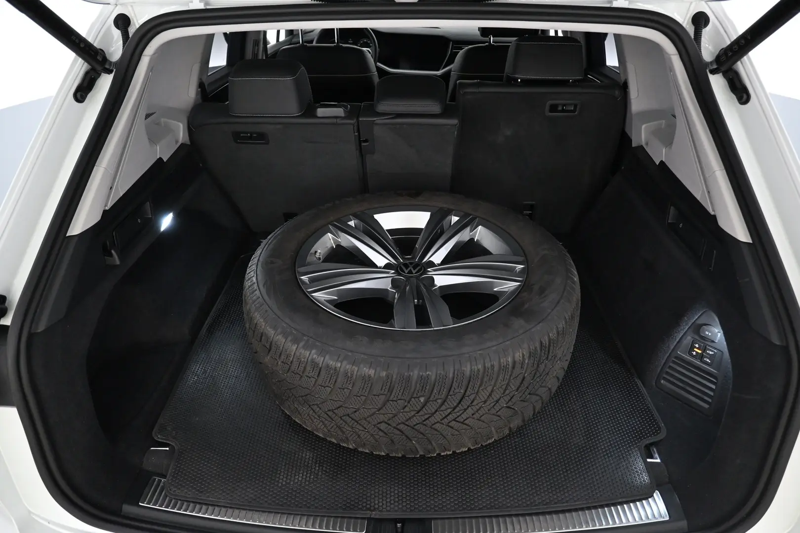 Car Image - 5IUb6rdutDkBEK2sGv5Fec