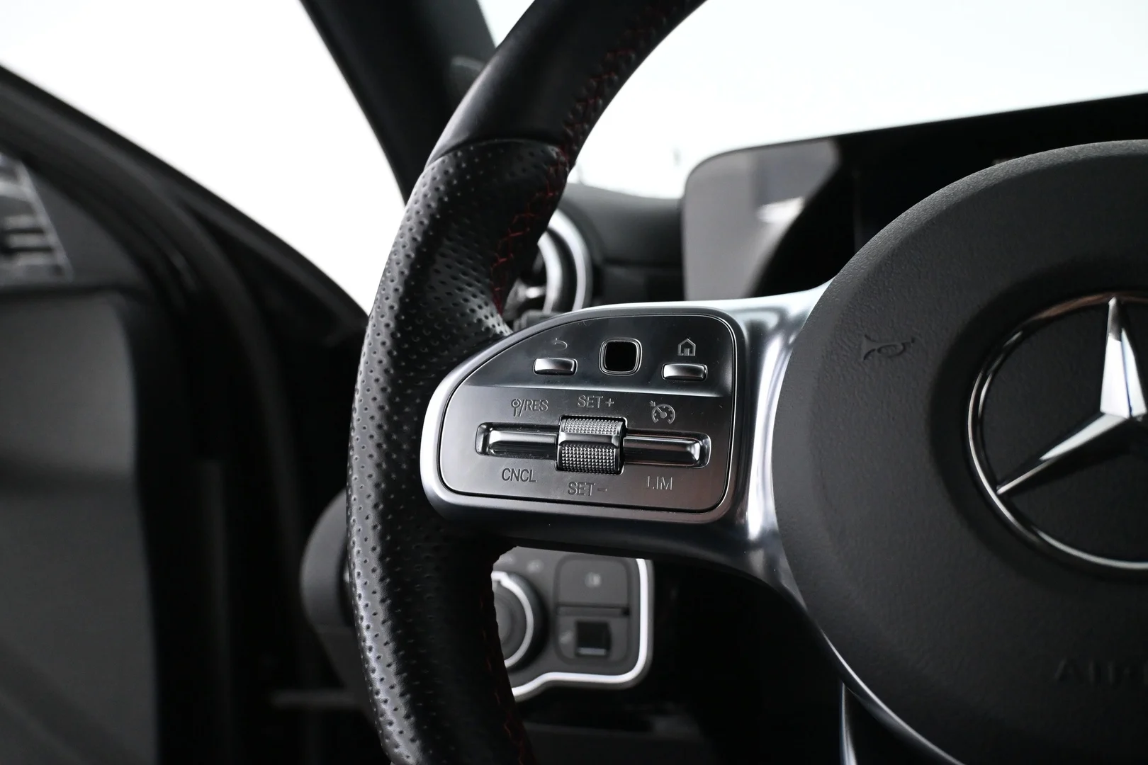 Car Image - 7G09R90WdtBrVzizzxSA99