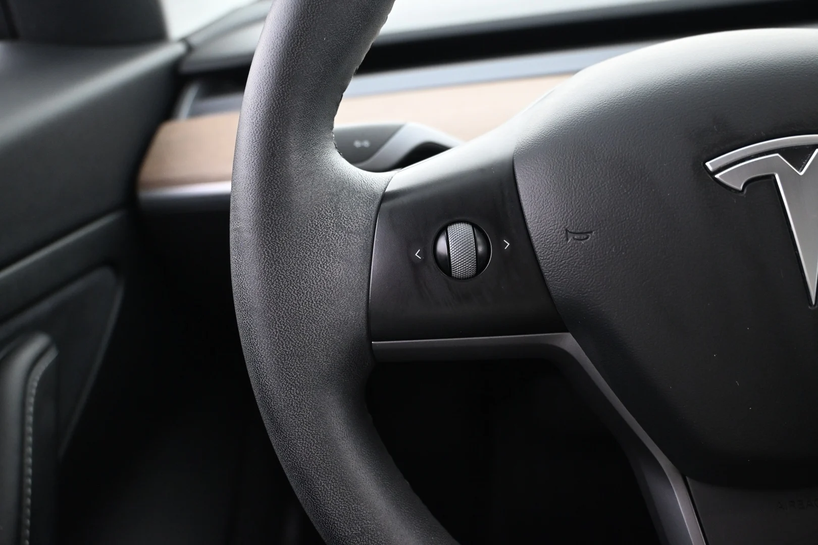 Car Image - 593ggl3dxqW7XVZVoEqyNT