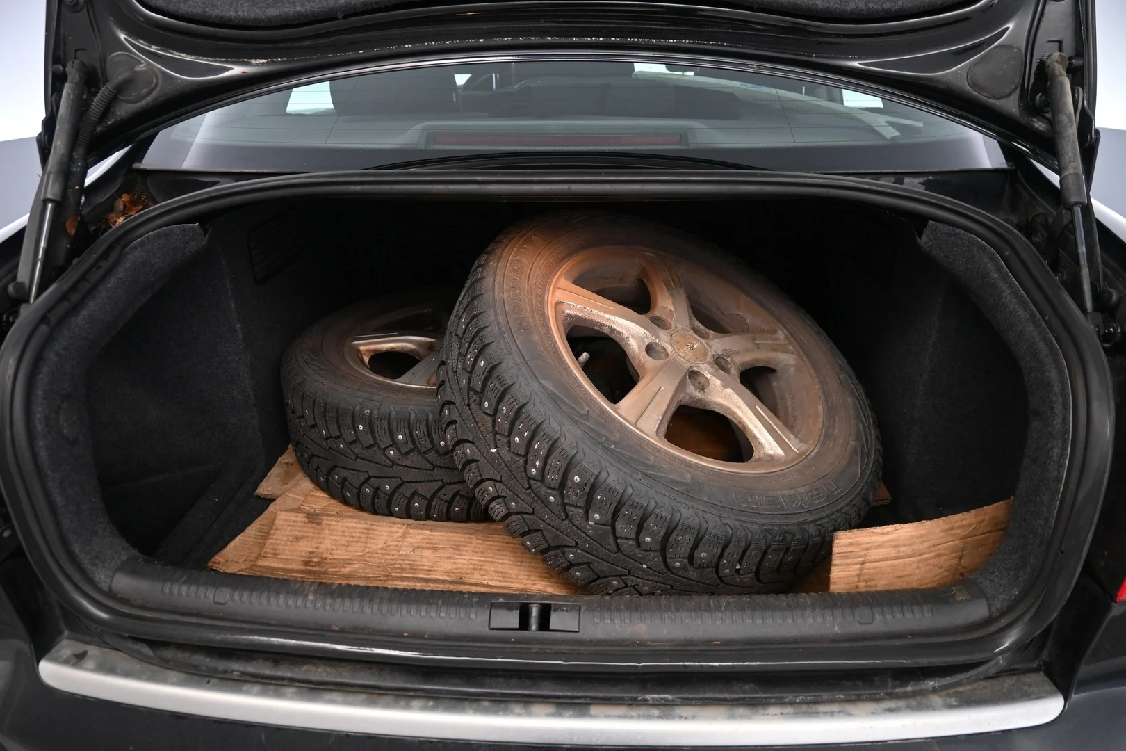 Car Image - 4Q8bcLhtwGCd83V8gUS0Zo