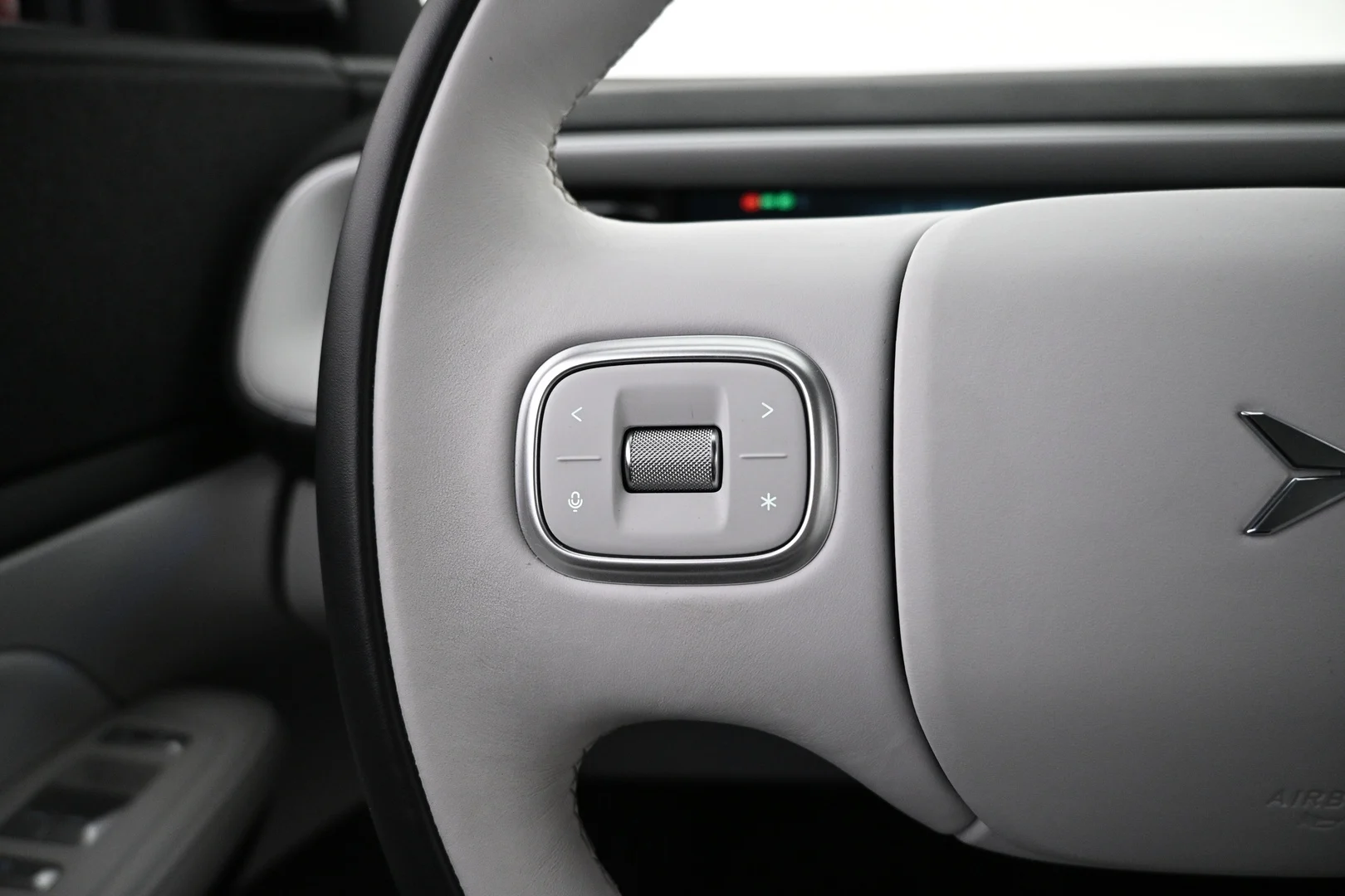 Car Image - 1uBES1scCAlLv3ZKqxX4Nu
