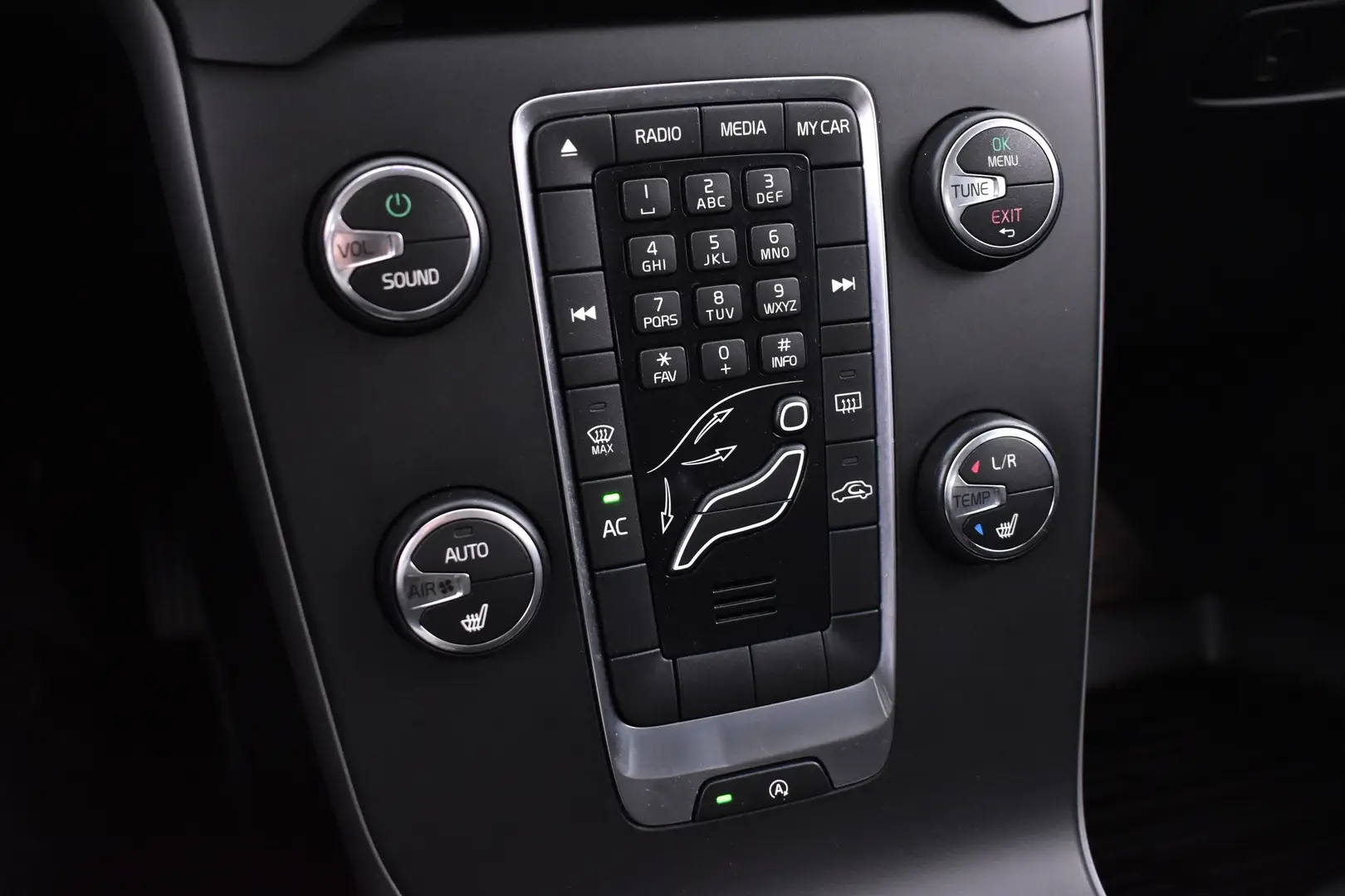 Car Image - 4XdKZnLI9bzWw1k1FE8D3d