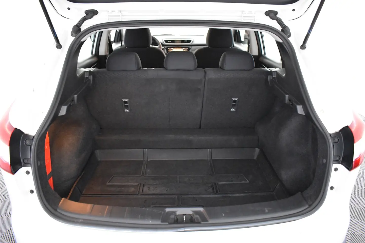 Car Image - 3GIb8z0Vmgap7Bqx1m8XQJ