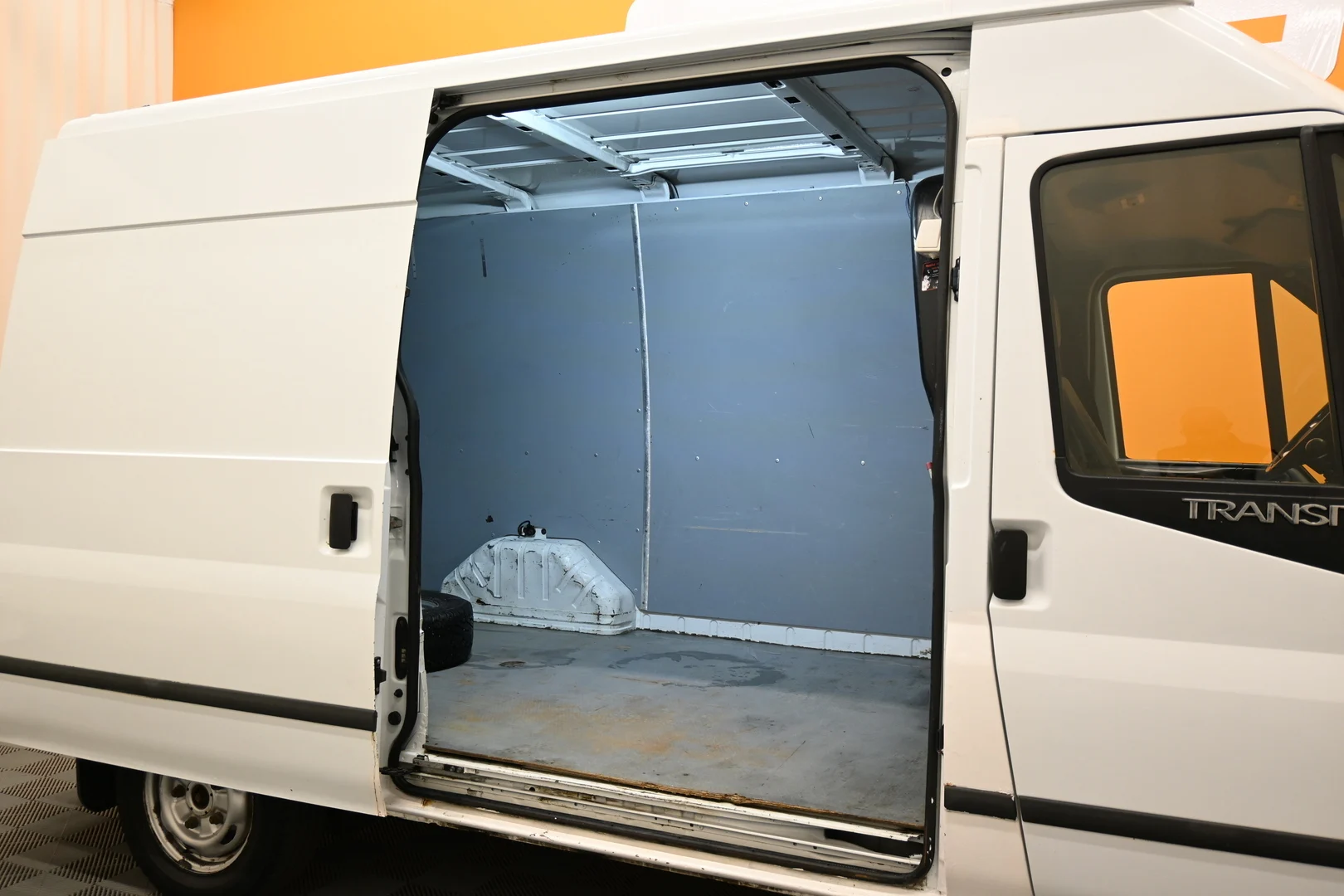 Car Image - 3A0r40T7KfcoqYMOGpaFvo