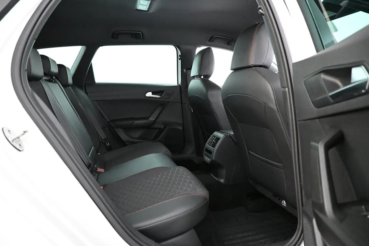 Car Image - 4TeqI5VuARYixxyo4q6mTP