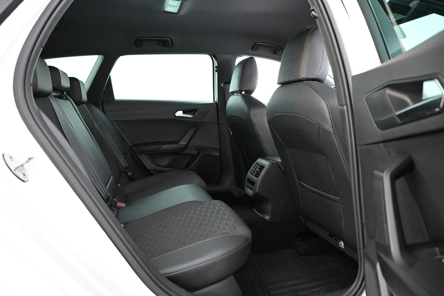 Car Image - 4TeqI5VuARYixxyo4q6mTP