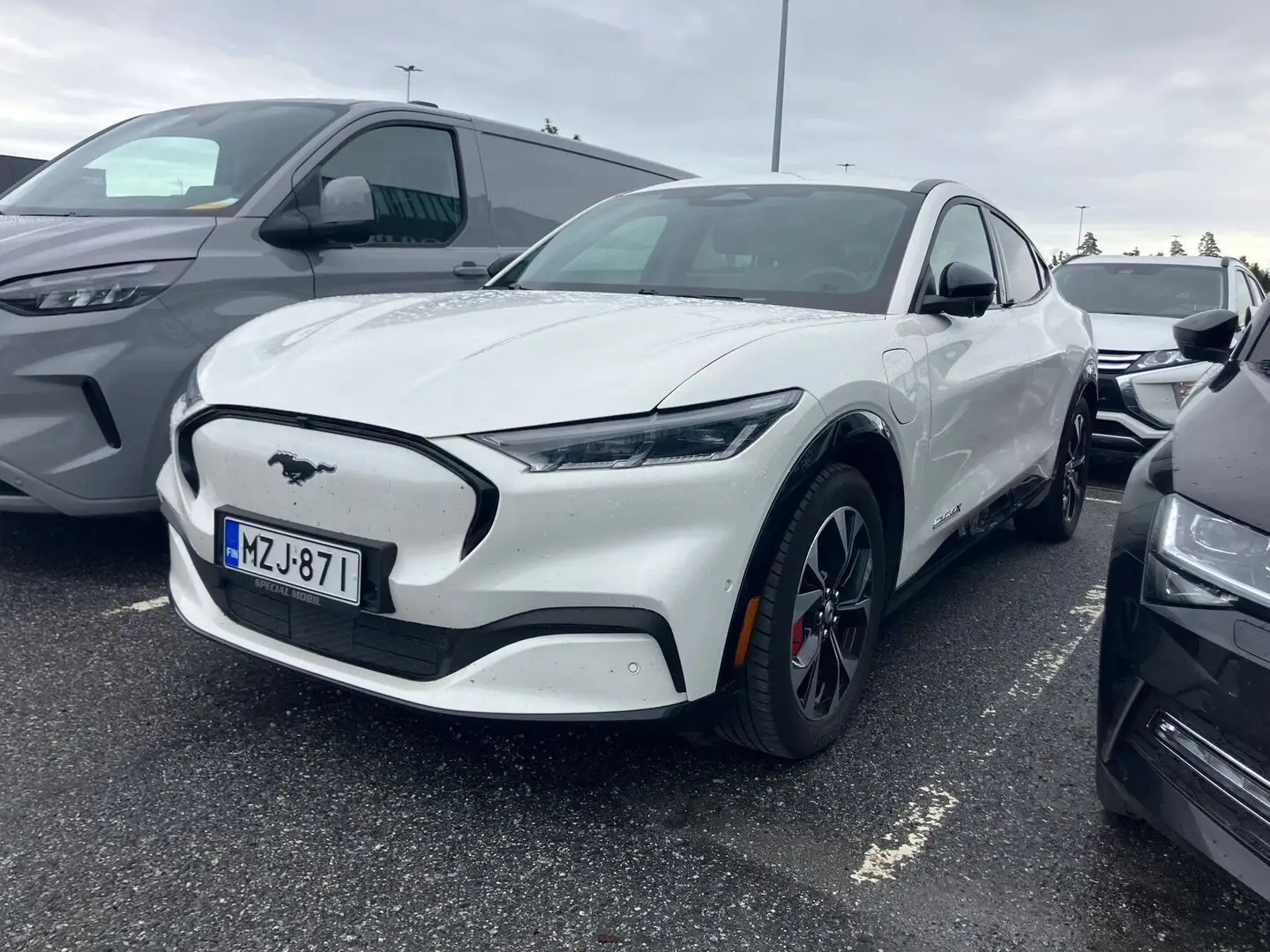 Car Image - 7kVtfeBxb34FGonjH3O4Dr